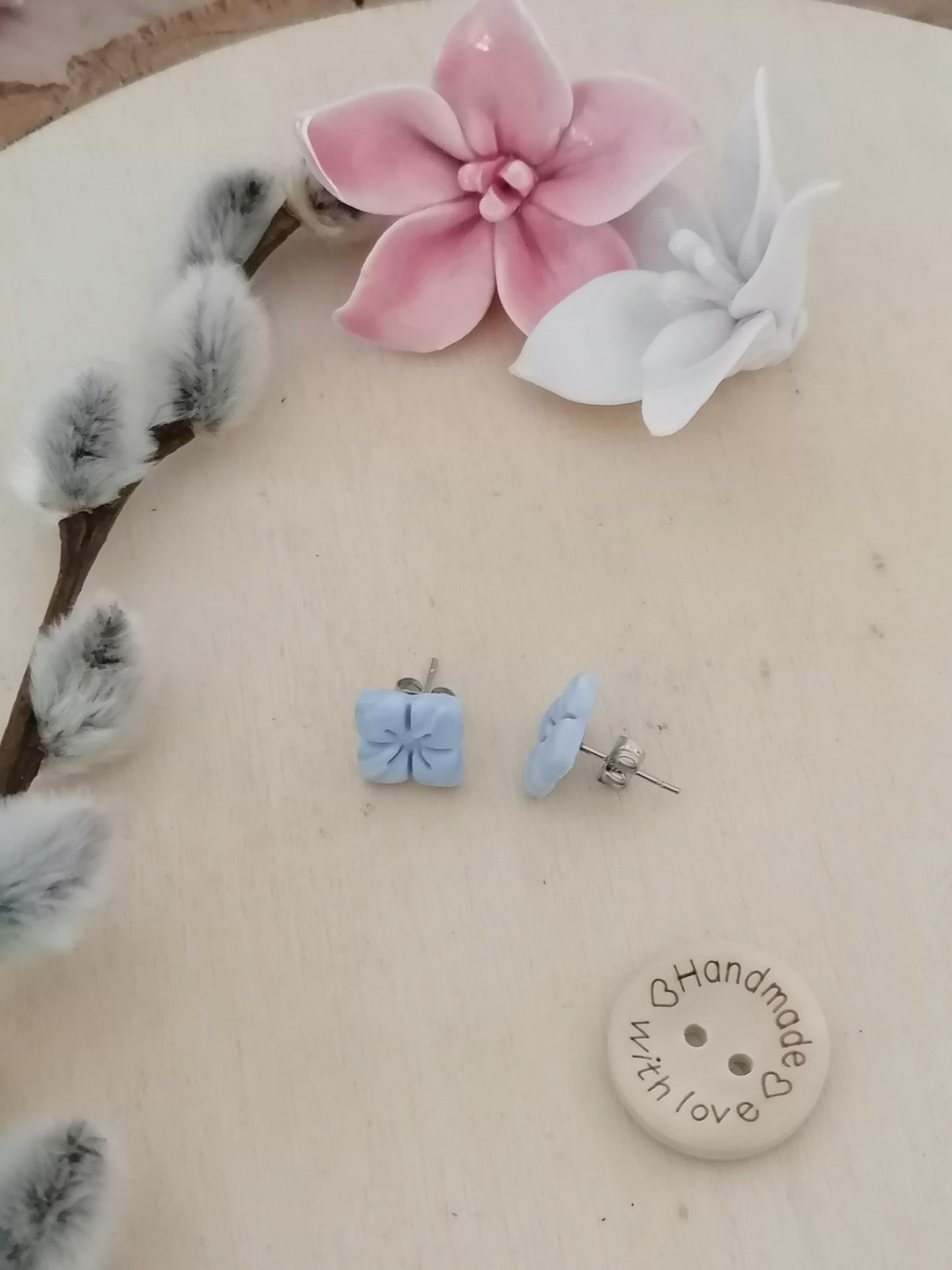 Blumen-Ohrstecker – handgefertigt aus Fimo