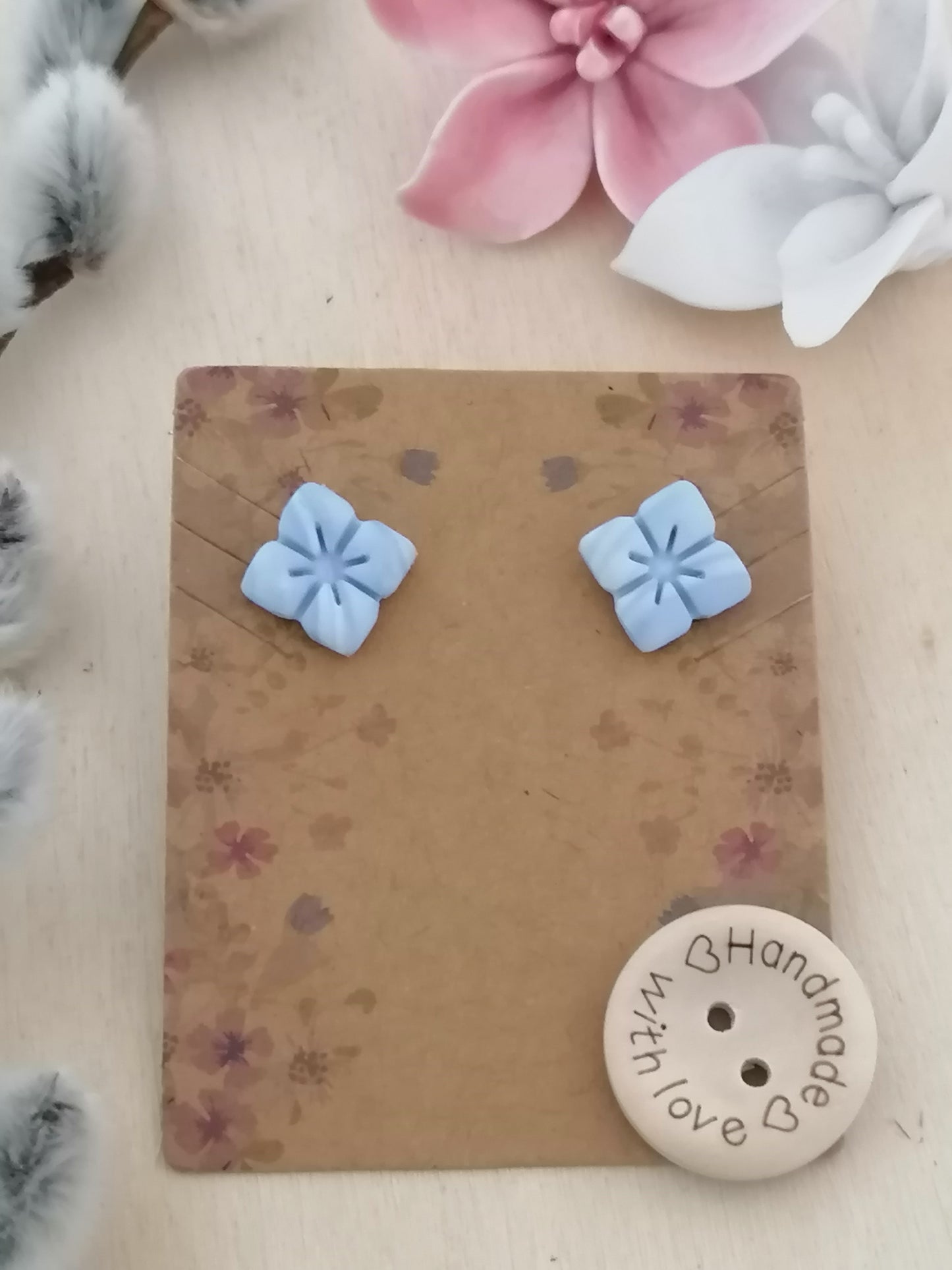 Blumen-Ohrstecker – handgefertigt aus Fimo