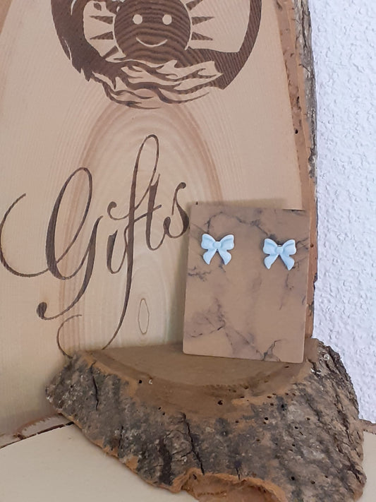 Schleifen-Ohrstecker – handgefertigt aus Fimo
