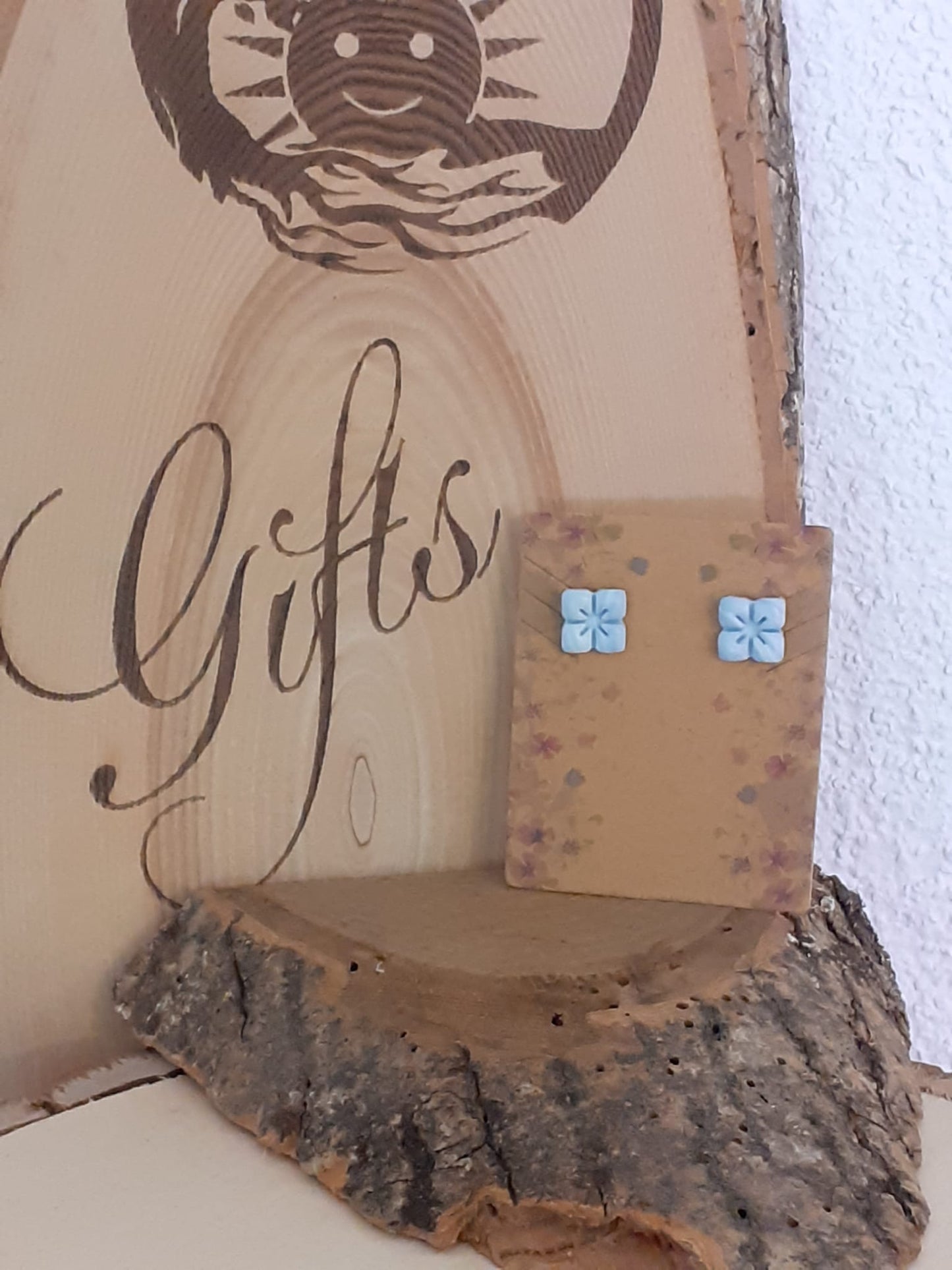 Blumen-Ohrstecker – handgefertigt aus Fimo